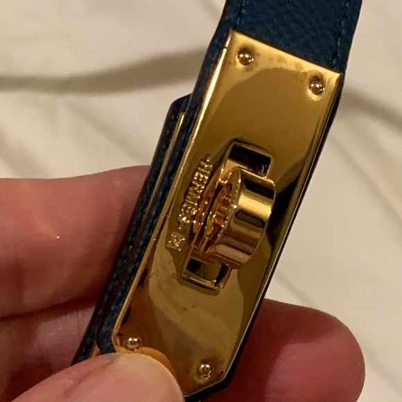 Brand new thin trendy navy belt , adjustable size L 30 . Never been worn,fashion